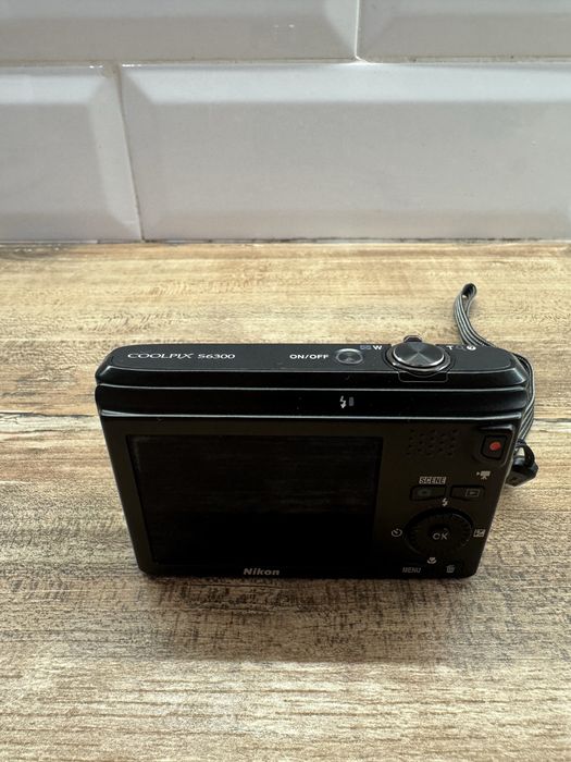 Продам цифровий фотоаппарат Nikon COOLPIX S6300 в гарному стані