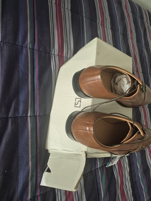 Sapatos clássicos NOVOS