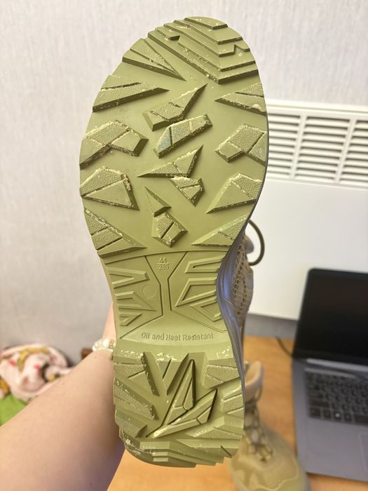 Берцы обуты один раз