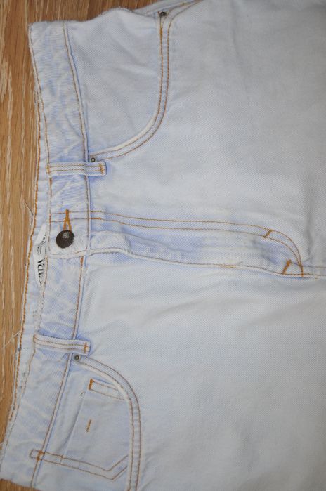 Джинсовые шорты с потертостями zara