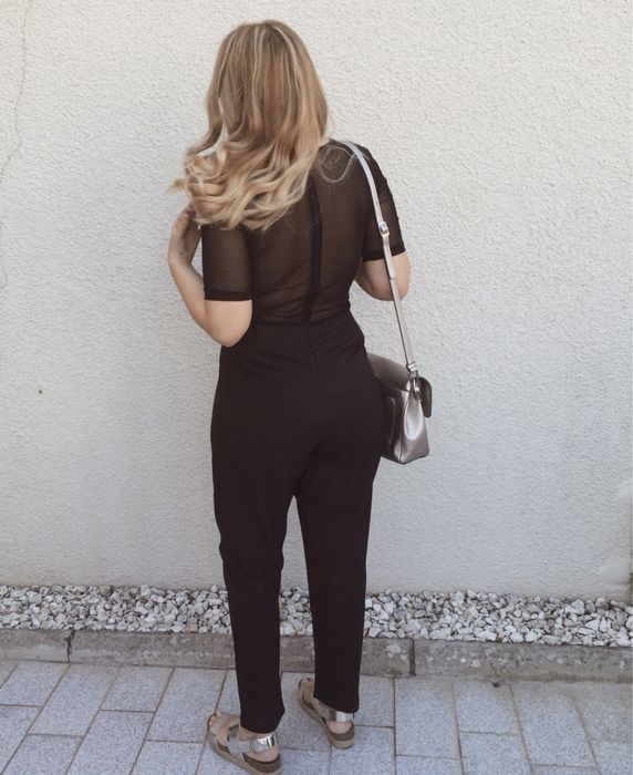 Macacão preto com transparência