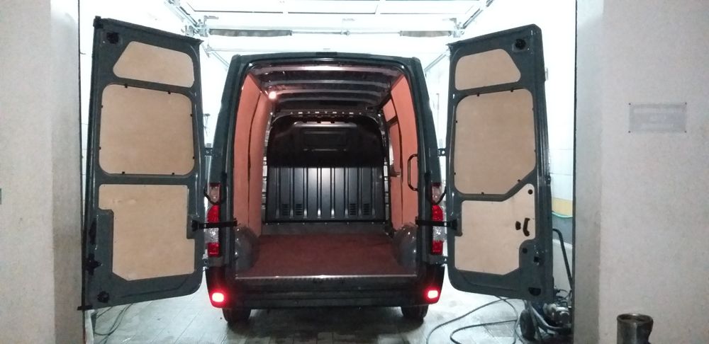 Zabudowa busa, Podłoga antypoślizgowa, sklejki na boki Master, Movano
