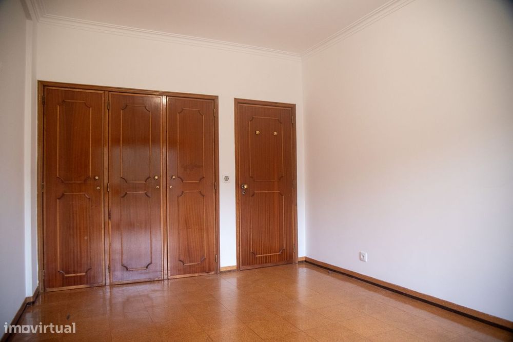 T2 com Terraço Grande, Garagem e Elevador