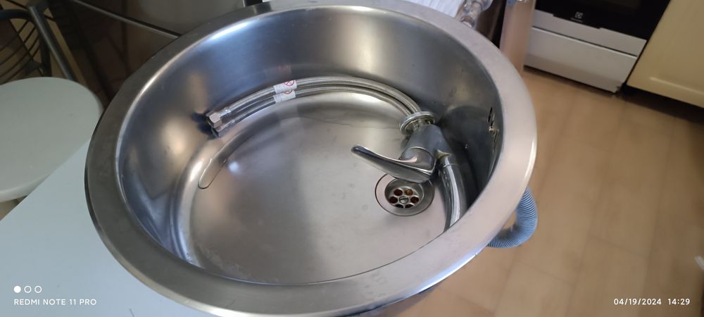 Zlew aluminiowy z baterią