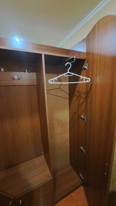 Прихожа, шафа, однодверна шафа, вішалка