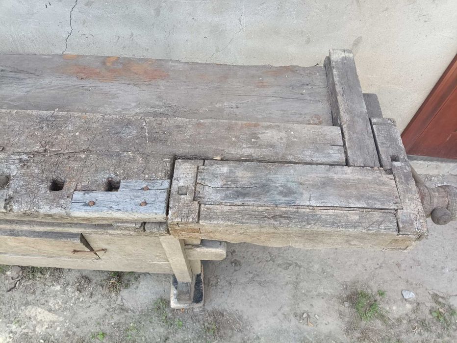 Верстак столярний -2000грн.