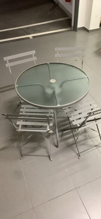 Mesa de exteriror com 4 cadeiras