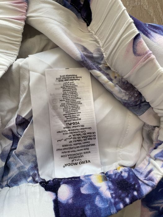 Białe szerokie spodenki spodnie cullote w kwiaty Vero  Moda 34 XS