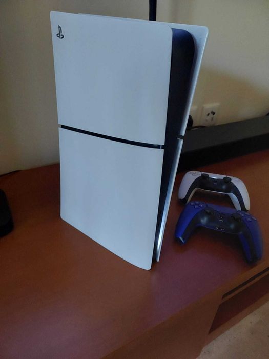 PlayStation 5 Slim 1TB (com leitor) + 2 comandos + 3 jogos – Garantia