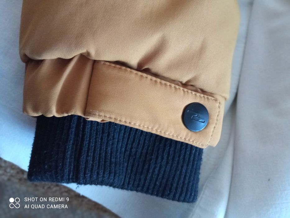 Продам пуховик Colins