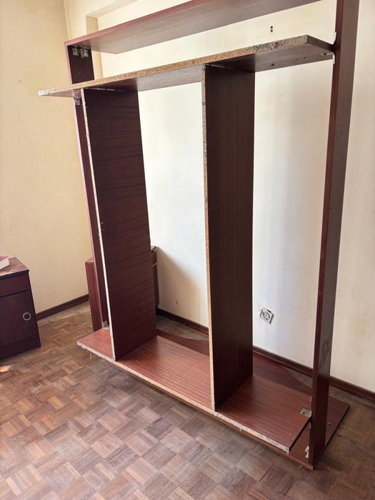 Cama de solteiro e casal com estrado mesa de cabeceira e comoda