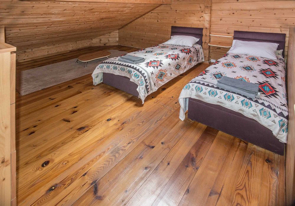 Продаж комплексу котеджів у центрі Східниці