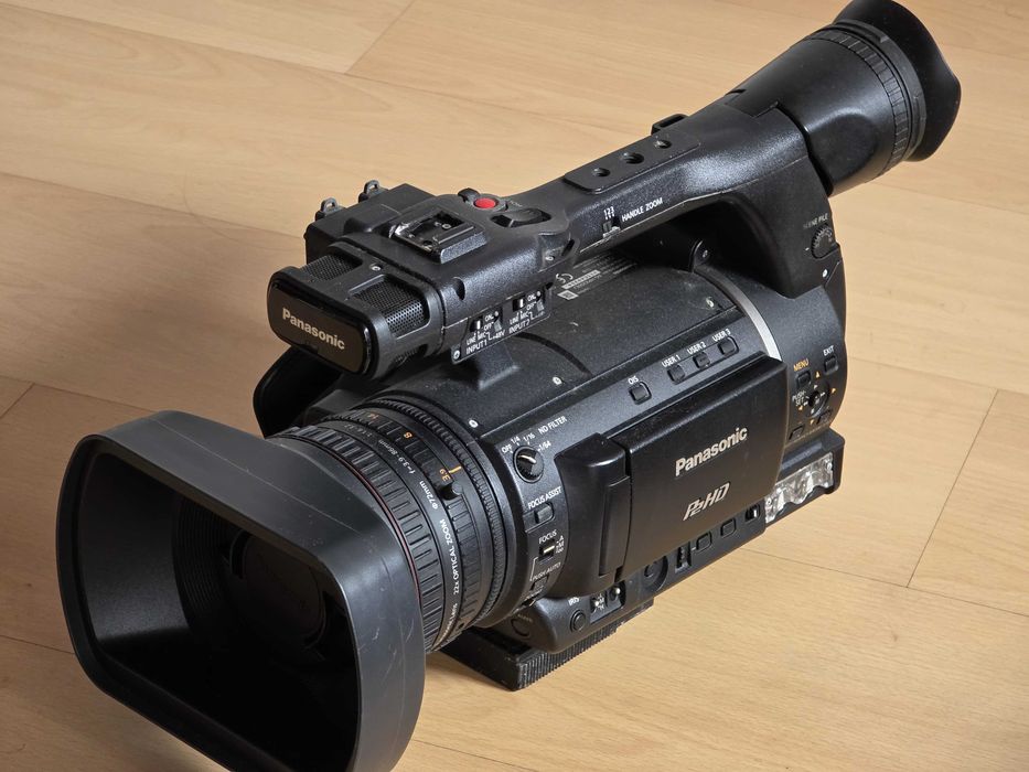 Camera Panasonic Profissional P2HD com mala, tripé, baterias e cartões