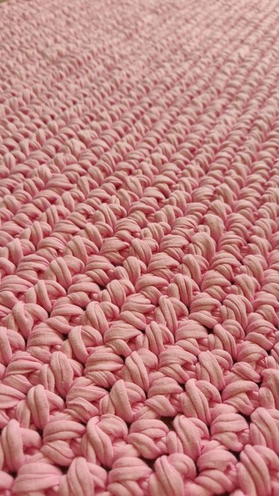 Różowy dywanik na szydełku