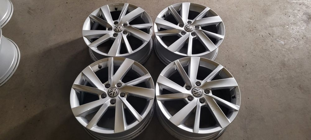 Oryginalne felgi aluminiowe 17 VW  5x112 pol
