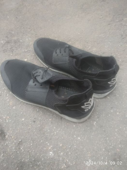 Продам очень льохкие кросовки