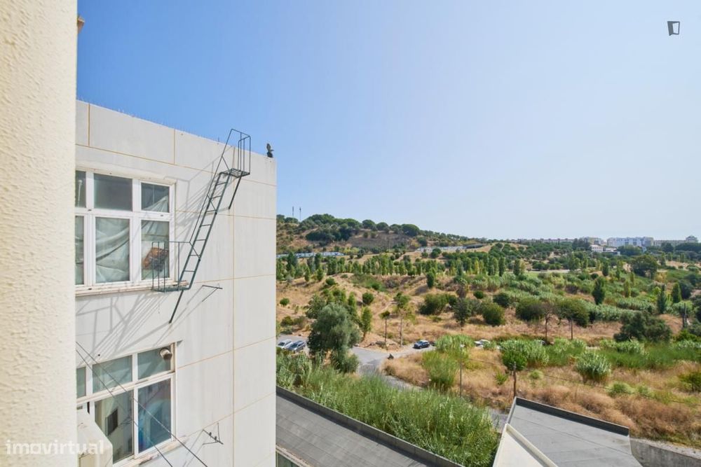 Quarto - localizado em Roma-Areeiro Lisbon