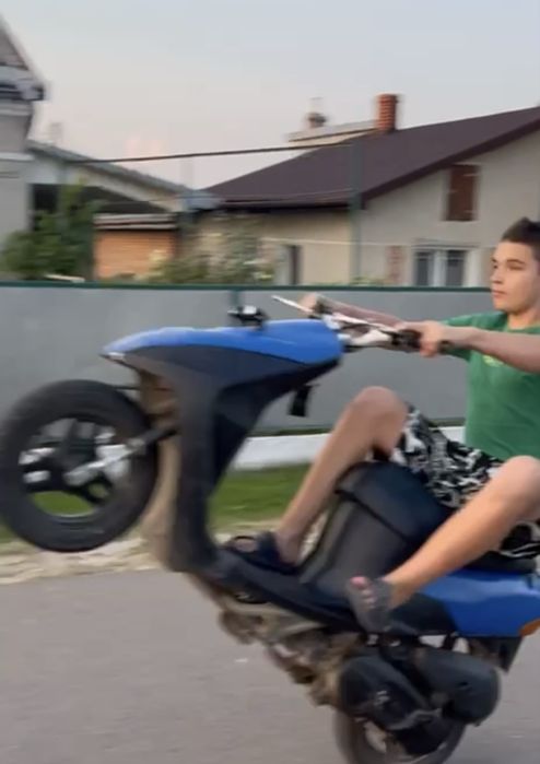 Продам suzuki срочно реальному покупцю торг !!