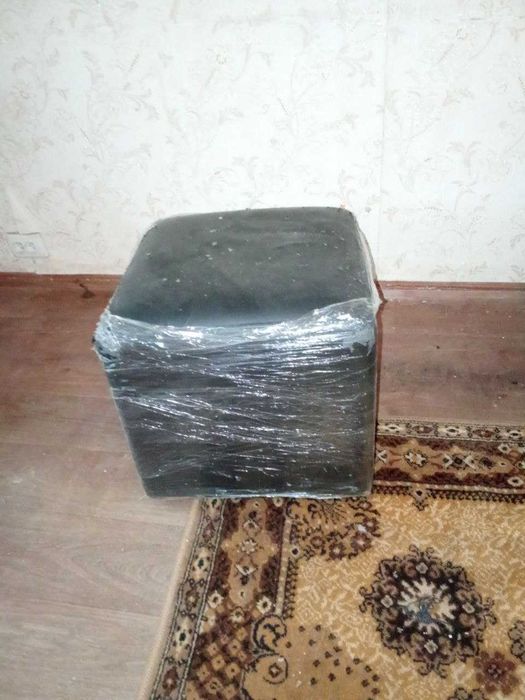 Продам кресло и 2 пуфа