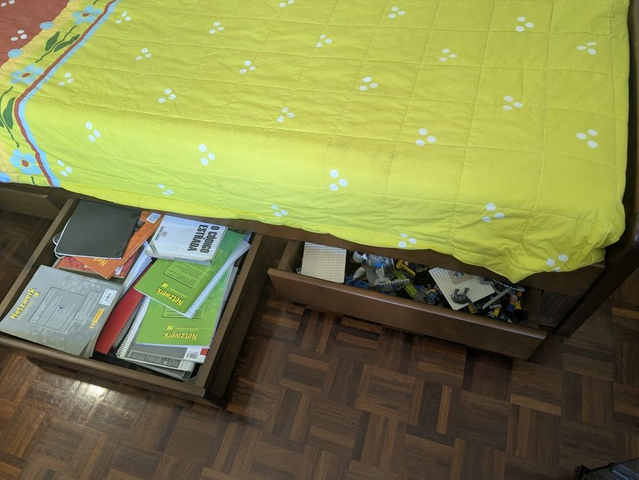 Cama solteiro com estrado