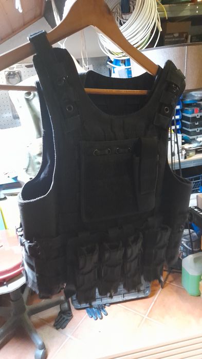 Coletes taticos, 1  verde 2 pretos