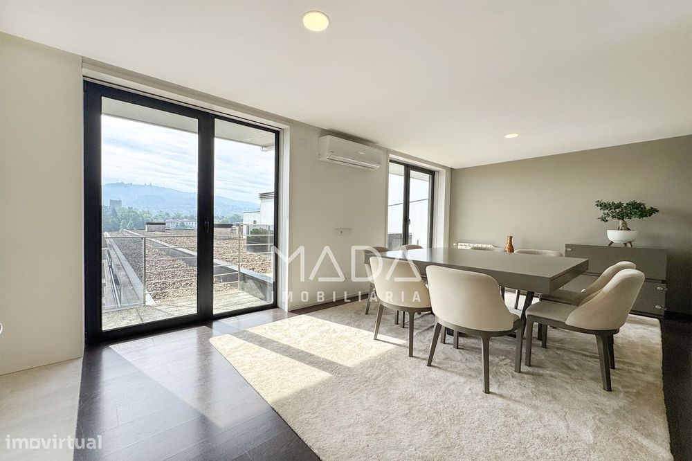 Apart. de luxo T3 (último piso) c/vistas p/Castelo de Guimarães