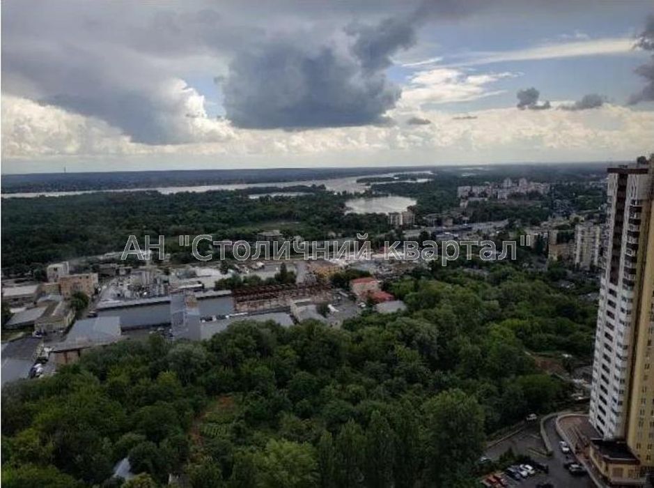 Голосеевский Моторный переулок 9а трекомнатная