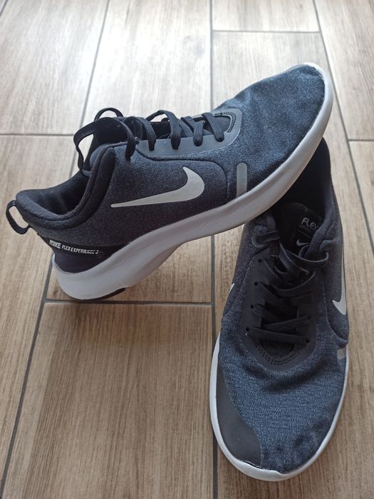 Продам кросівки NIKE