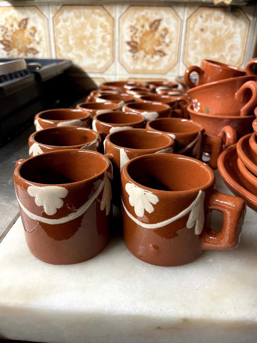 Conjunto de loiça de café e shots em barro