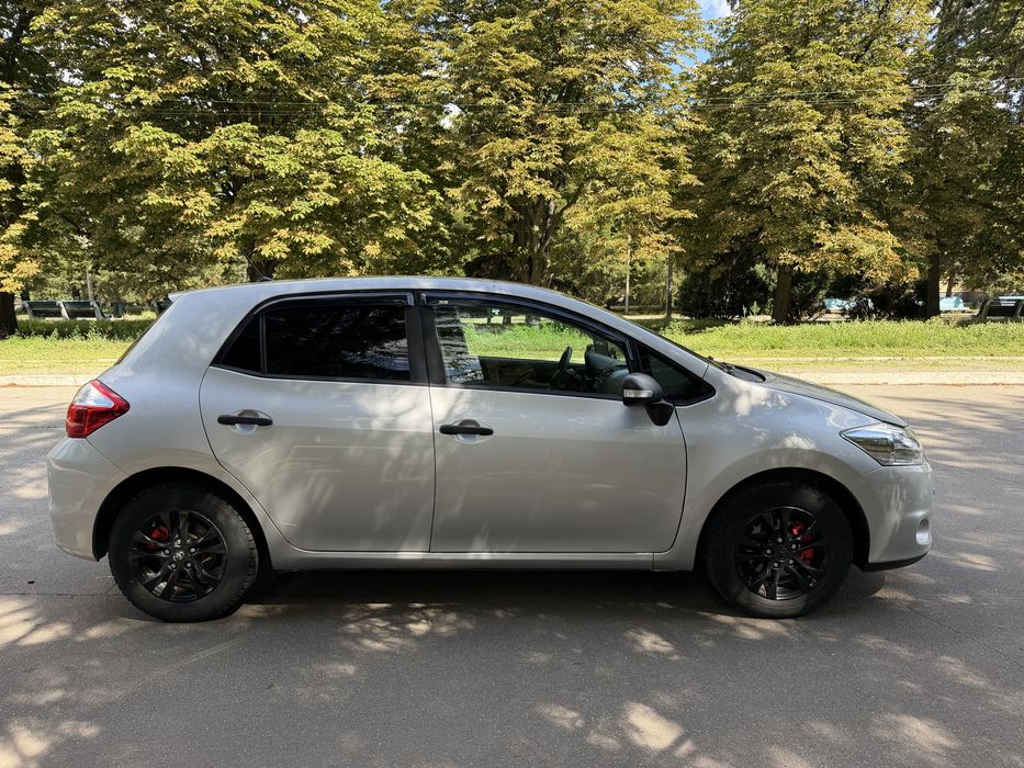 Тоyota Auris 2010 рік