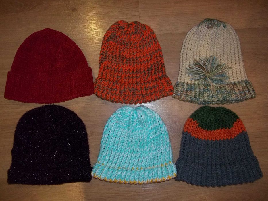 Жіноча шапка вязана.