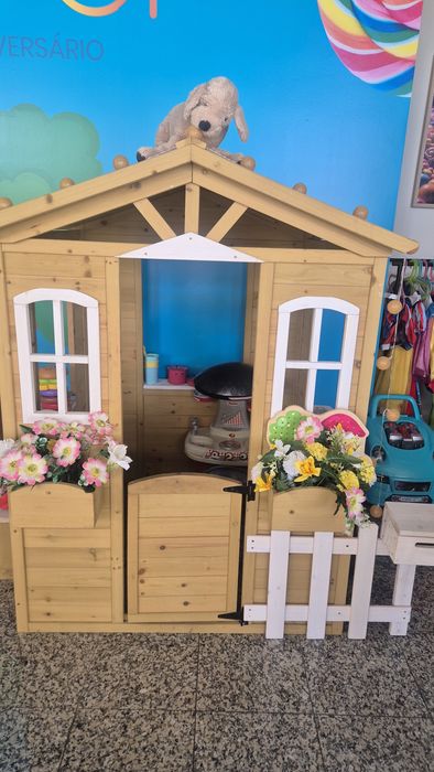 Casinha de brincar de madeira