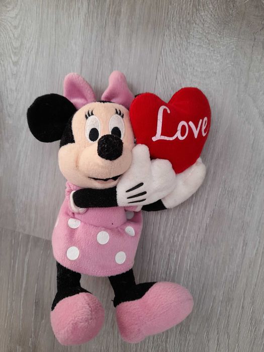 Pluszak maskotka Myszka Minnie Mouse z serduszkiem Disney