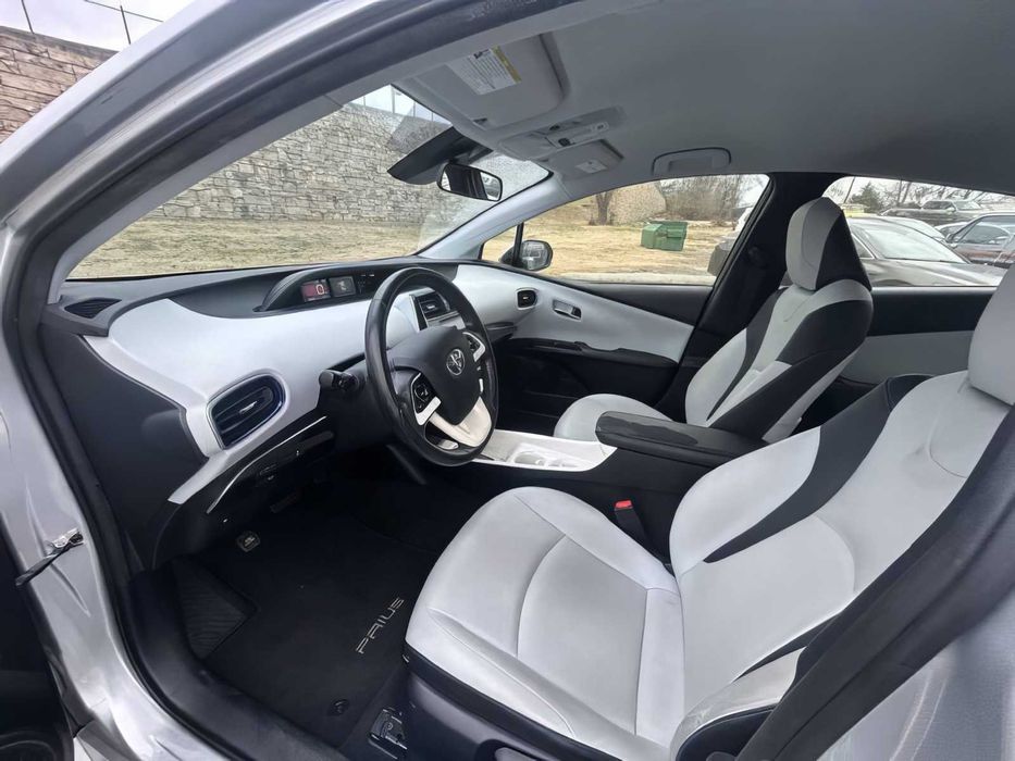 Toyota Prius      2016