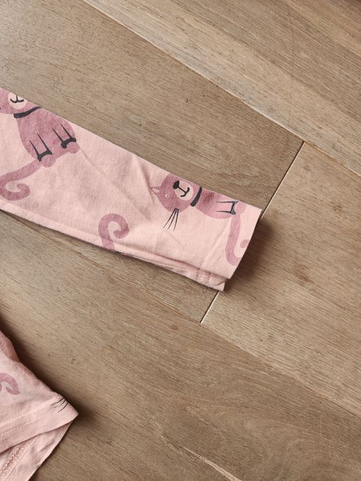 Bawełniana, cienka bluzeczka w kotki Coccodrillo. R. 104