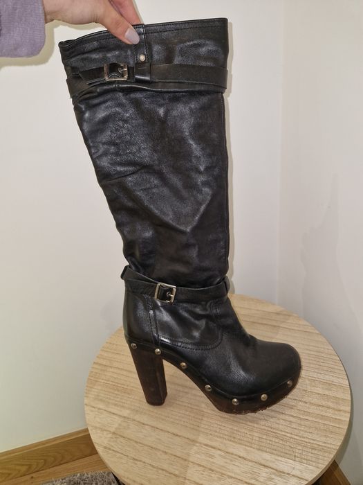 Botas como novas em pele
