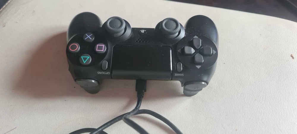 Konsola Sony Playstation 4 PS4 Slim 500 GB Pad