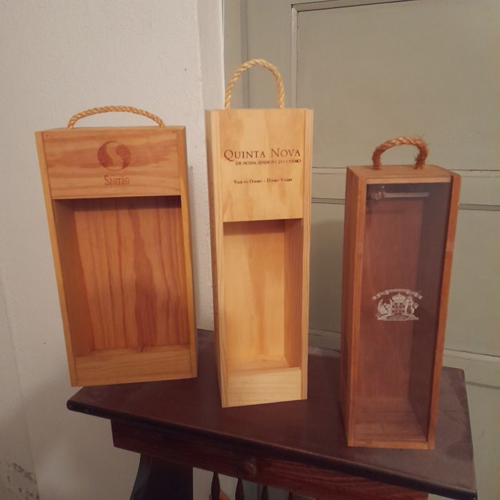 Caixas madeira arrumos vinho