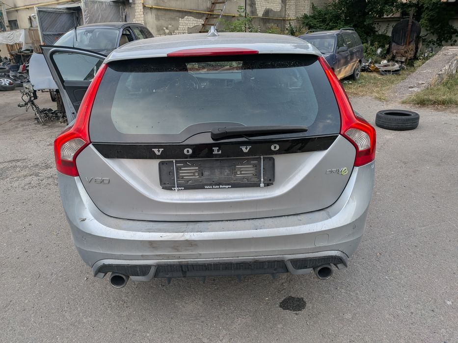 Задній бампер Volvo XC60 XC70 P3 V60 r-design  V70 S80 V50