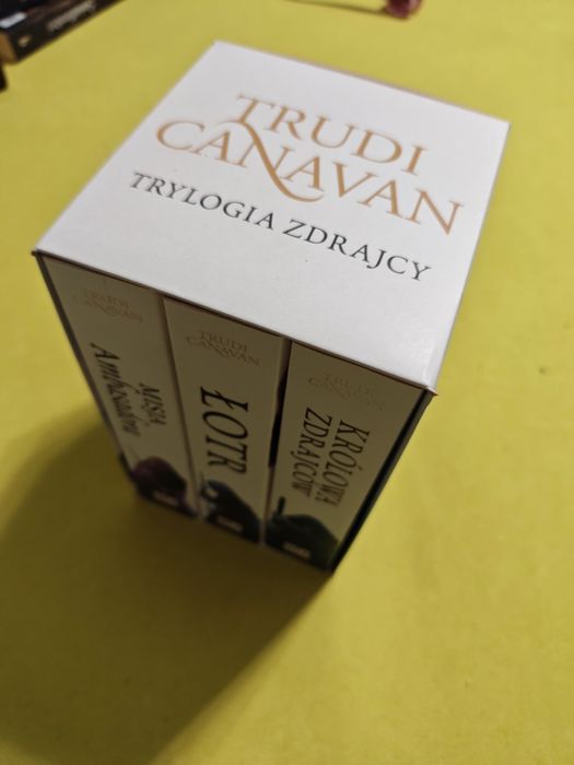 Trylogia Zdrajcy - Trudi Canavan
