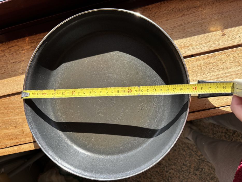 Frigideira preta 28cm