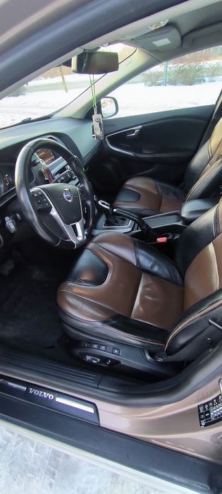 Volvo V40 Cross country Summum 2.0 D3 150 km, salon pl.