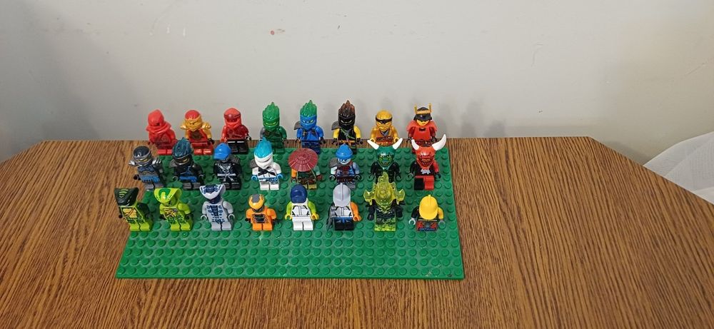 Фігурки Ніньдзяго різні