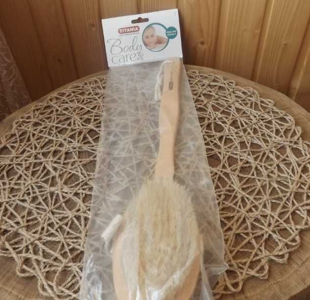 Бамбукова масажна щітка для тіла ВODY CARE із натуральною щетиною.