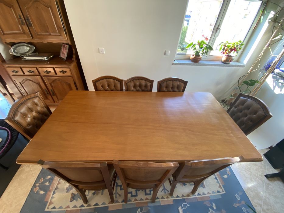 Mesa de Sala de Jantar - Madeira de Castanho Maciça e 8 cadeiras