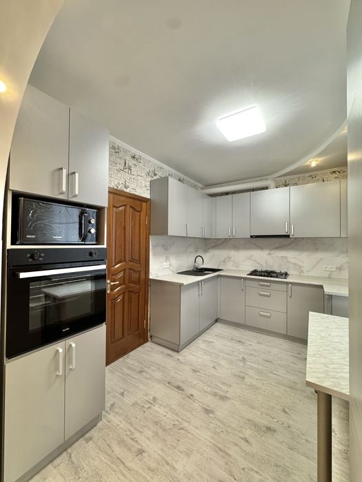 Продаж великої квартири на Макулані