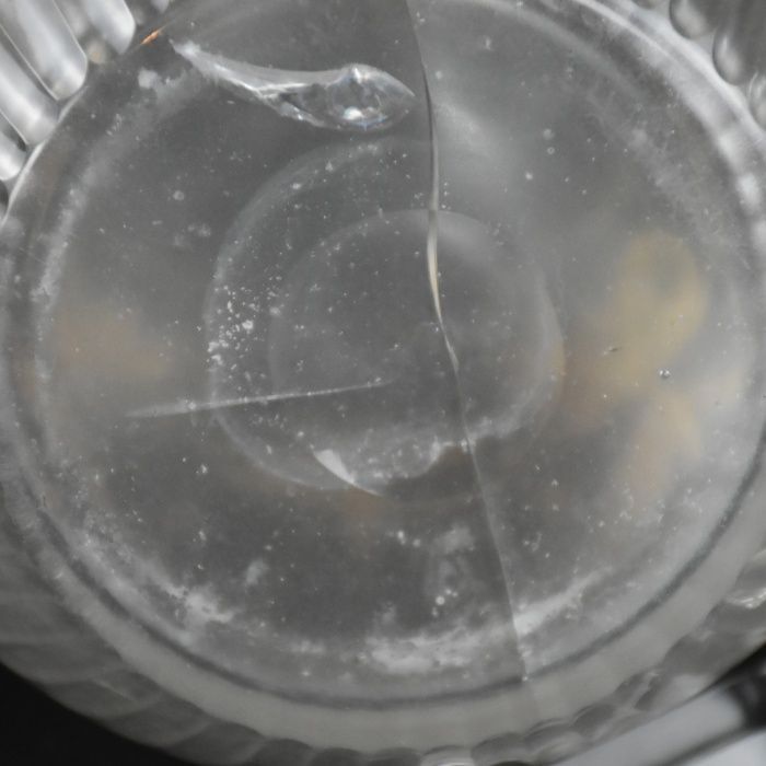 Garrafa em vidro / cristal com dourados