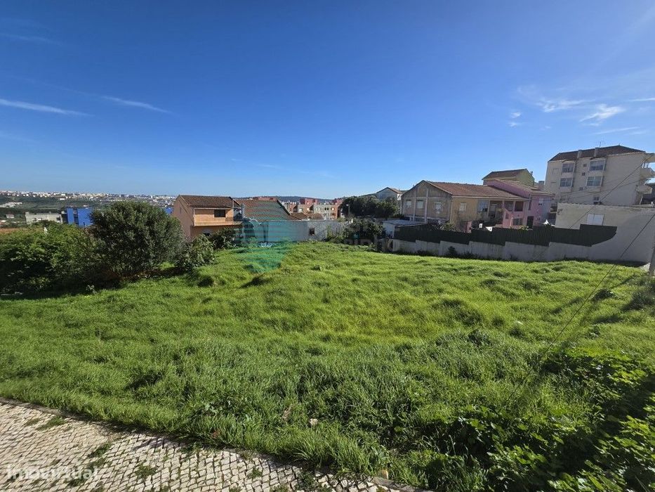 Urban Plot of Land, Amadora