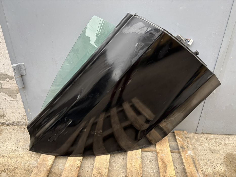 Двері Tesla Model 3