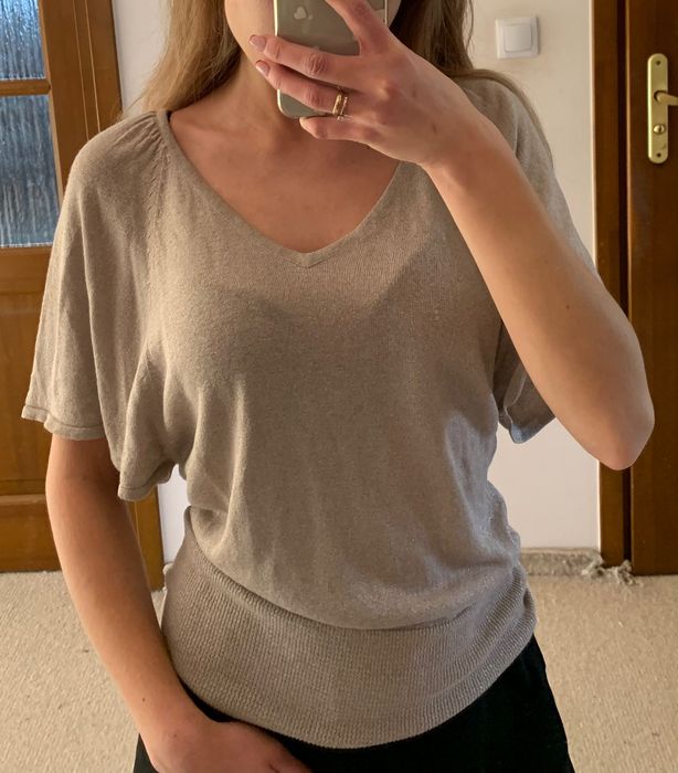 Błyszcząca szampańska bluzka top z dekoltem na Sylwestra Camaieu